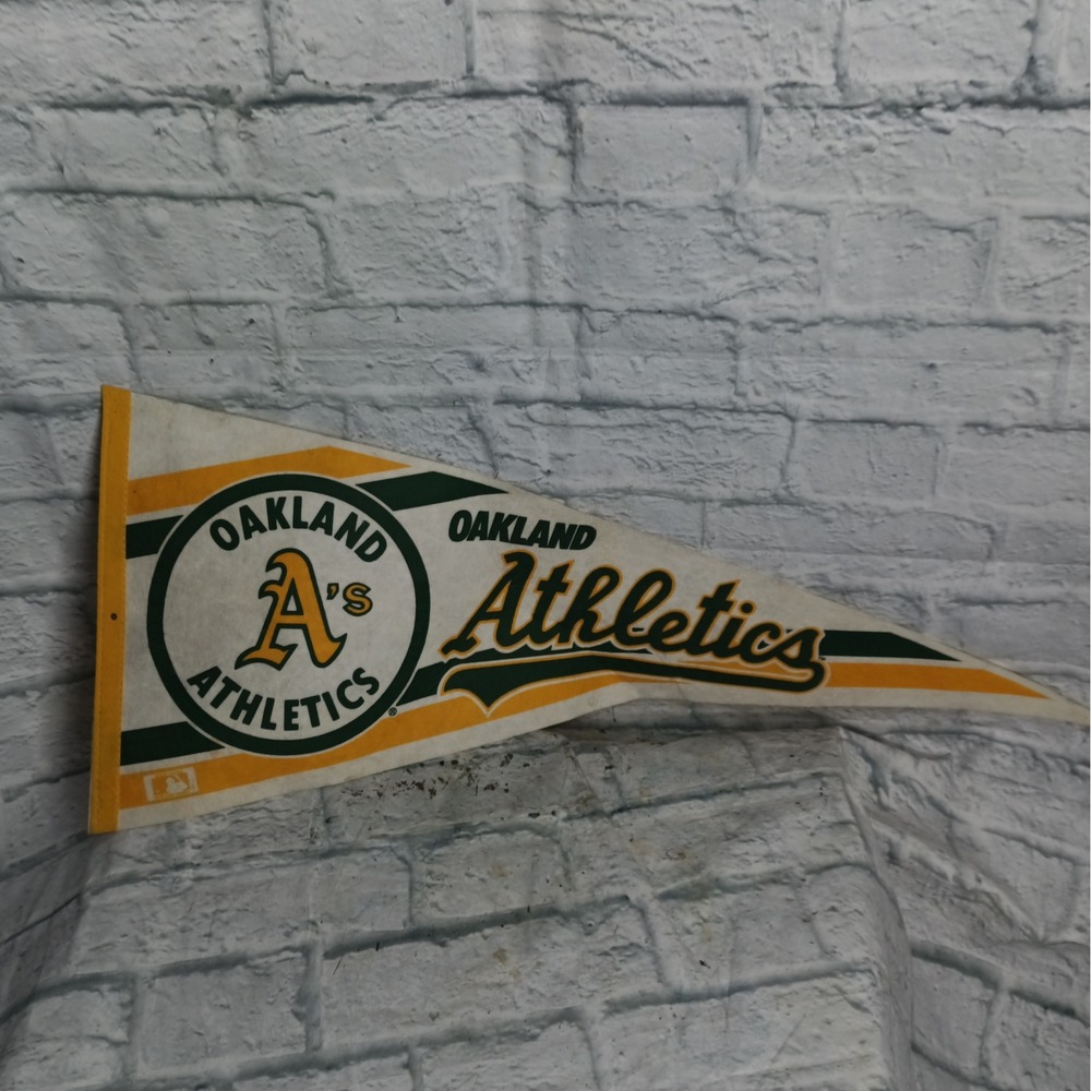Vintage Oakland Athletics MLB Pennant White Green Gold Felt Banner A's Baseball